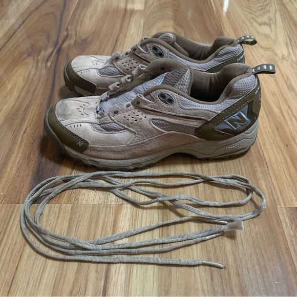 New Balance 643 All Terrain Beige Brown Suede Hiking Trail Shoes Womens Sz 7.5 - Picture 2 of 7